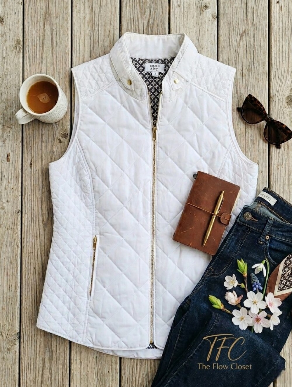 Crown & Ivy White Quilted Vest Small Gold Zipper Preppy Puffer Sleeveless
